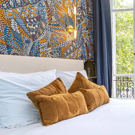 Air-conditioned & Fully Equipped In 17 *