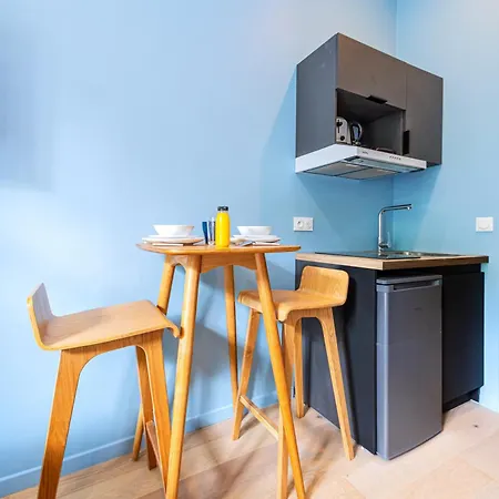 Air-conditioned & Fully Equipped In 17 Paris