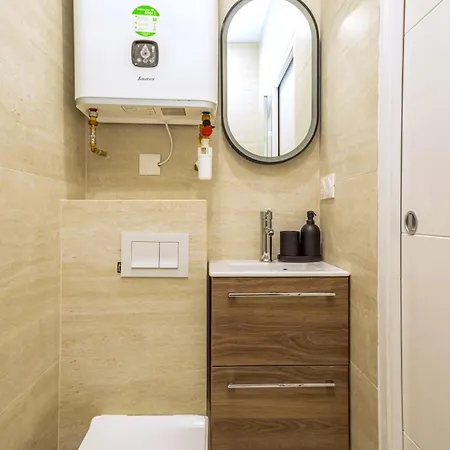 Air-conditioned & Fully Equipped In 17 شقة