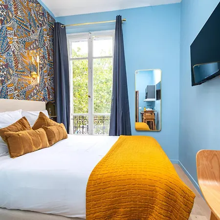 Air-conditioned & Fully Equipped In 17