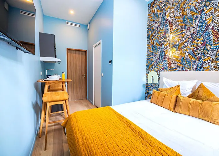 Air-conditioned & Fully Equipped In 17 Paris