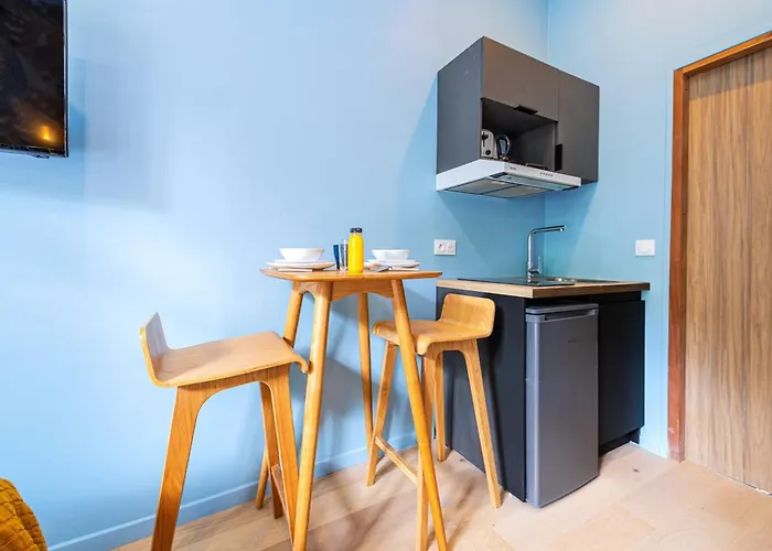 Air-conditioned & Fully Equipped In 17 Paris