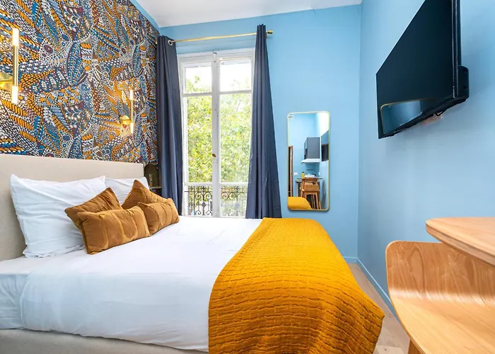 Air-conditioned & Fully Equipped In 17